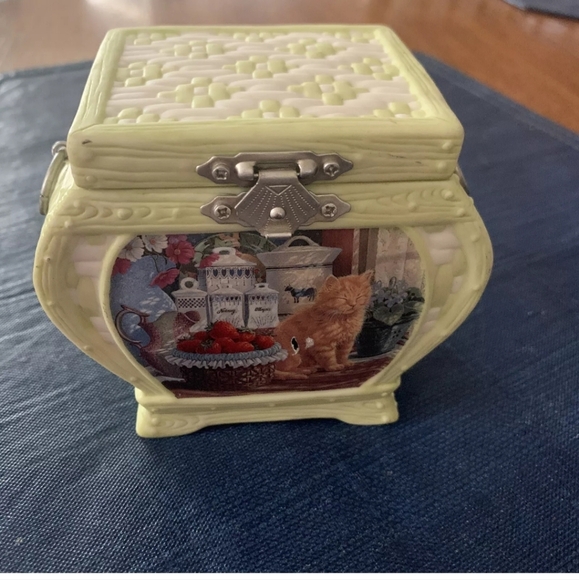 Annabell's Simple Pleasures Cozy Country Kitties Mary Ann Lasher Music Box - Picture 1 of 9